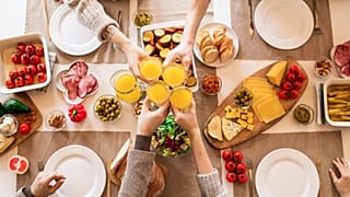 People eat breakfast together