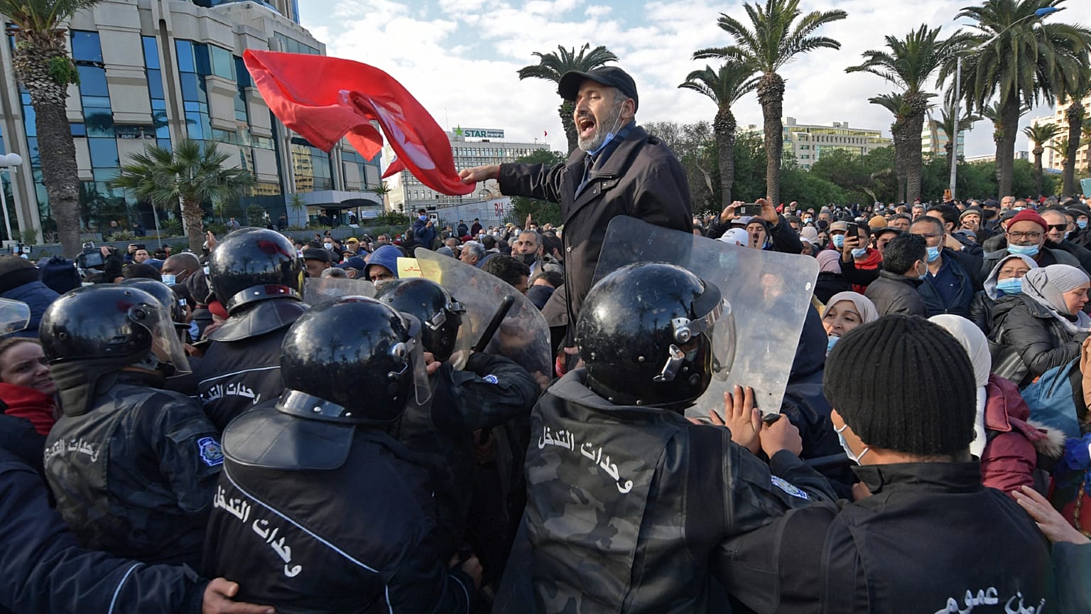 Trotz Versammlungsverbot: Hunderte protestieren in Tunis gegen Präsident Saied