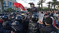 Trotz Versammlungsverbot: Hunderte protestieren in Tunis gegen Präsident Saied