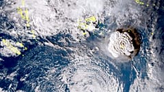 "Eine massive Explosion": Vulkan löst Tsunami-Warnungen im Südpazifik aus