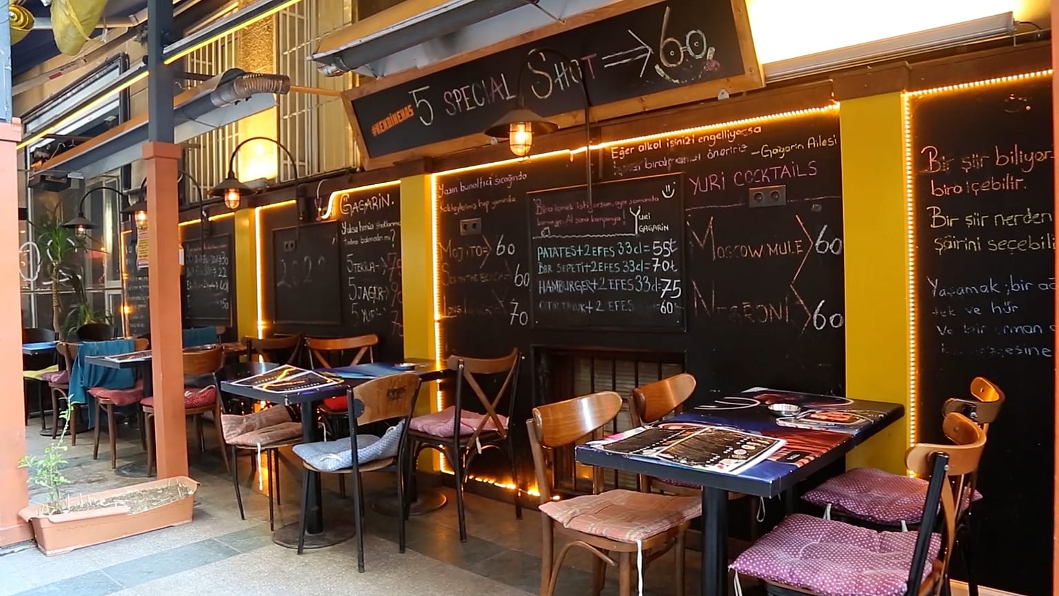 Alkol zammı kafe bar esnafını zorluyor 