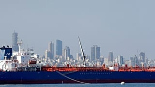 الناقلة ليبرا ترسو قبالة ميناء بيروت اللبناني في 17 سبتمبر 2021، بعد تخلف لبنان عن سداد ديونه العام الماضي