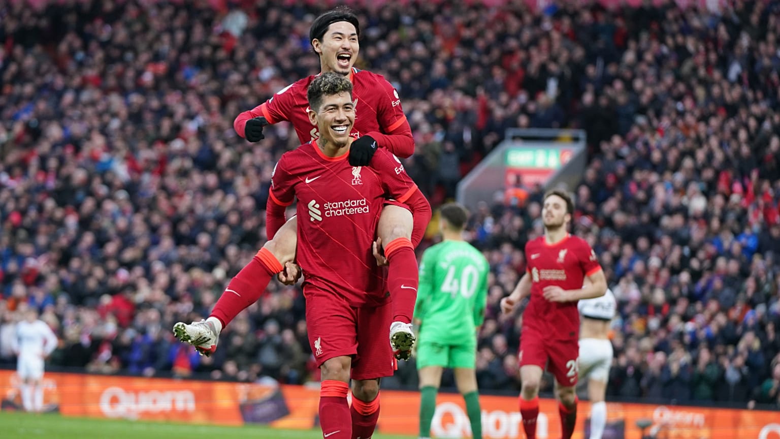 لاعبو ليفربول أثناء المباراة