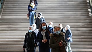 Коронавирусные правила сильно ограничивают предвыборные мероприятия и само голосование 