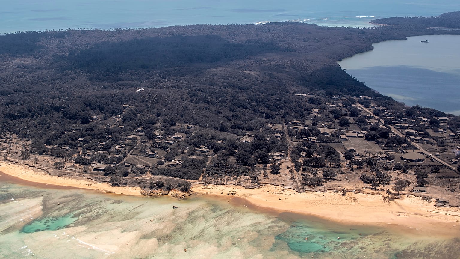 Consequências do tsunami gerado pela erupção do vulcão "Hunga Tonga-hunga"