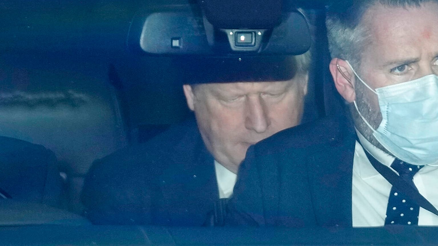 Boris Johnson en el coche tras abandonar el Parlamento
