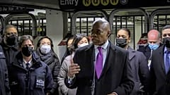 Der neue Bürgermeister von New York City Eric Adams war am Samstag vor Ort