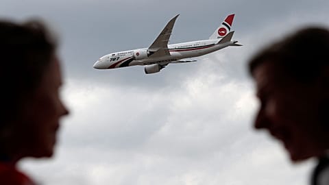 The Boeing 787's altimeter could suffere interference from 5G signals limiting the plane's ability to land safely, the US' aviation regulatoir warned 