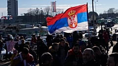 Поклонники ждут Новака Джоковича в аэропорту