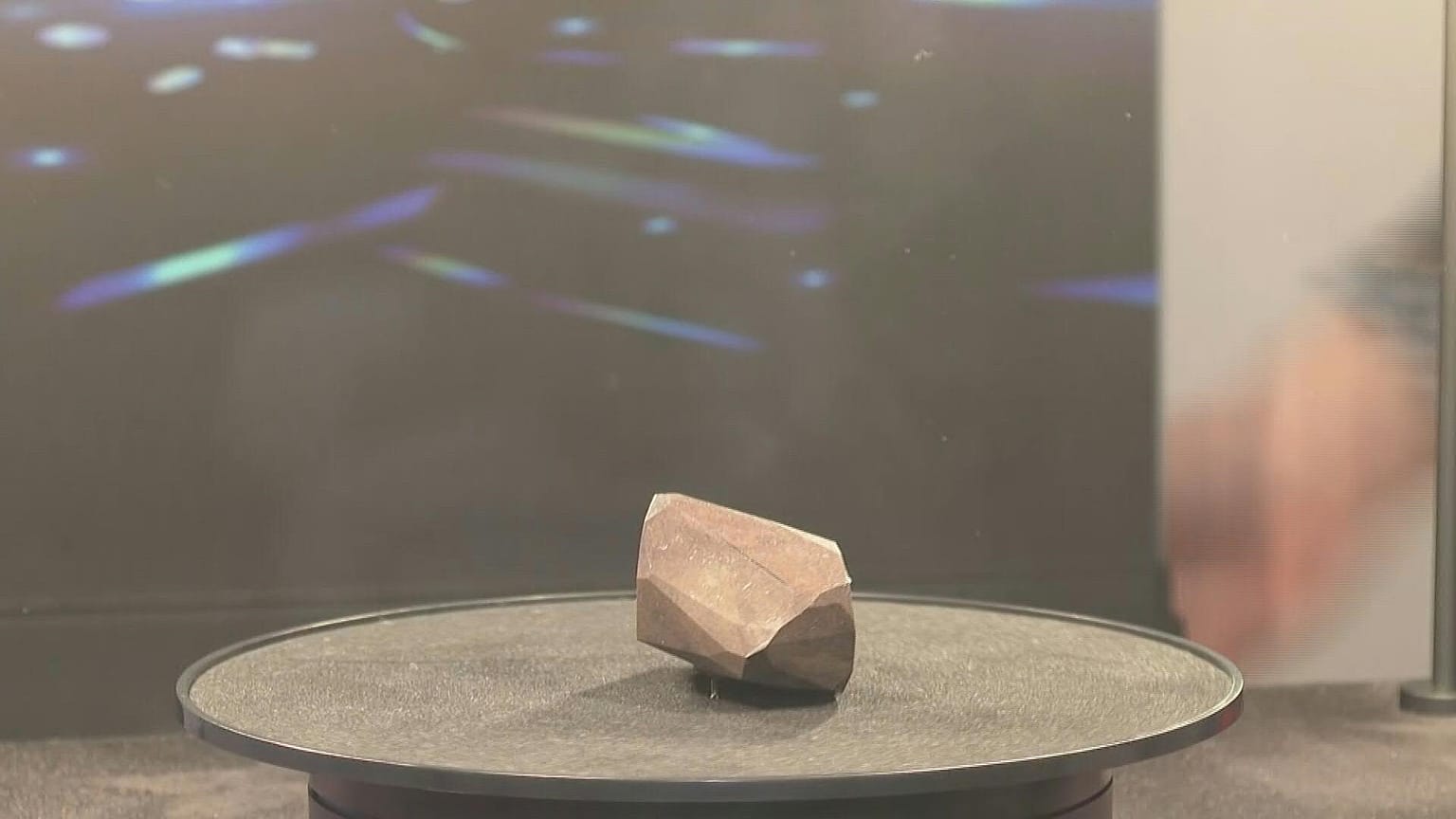 أكبر ماسة سوداء في العالم تعرض في دبي