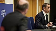 Ο πρωθυπουργός Κυριάκος Μητσοτάκης μιλάει στη συνεδρίαση των ευρωβουλευτών του Ευρωπαϊκού Λαϊκού Κόμματος, που πραγματοποιείται στην έδρα του Ευρωπαϊκού Κοινοβουλίου στο Σ