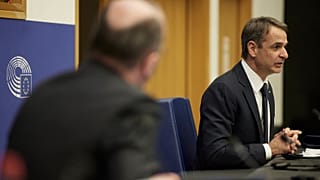 Ο πρωθυπουργός Κυριάκος Μητσοτάκης μιλάει στη συνεδρίαση των ευρωβουλευτών του Ευρωπαϊκού Λαϊκού Κόμματος, που πραγματοποιείται στην έδρα του Ευρωπαϊκού Κοινοβουλίου στο Σ