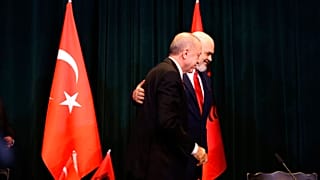 Ο πρωθυπουργός της Αλβανίας Έντι Ράμα υποδέχεται τον Ρετζέπ Ταγίπ Ερντογάν στο Τίρανα