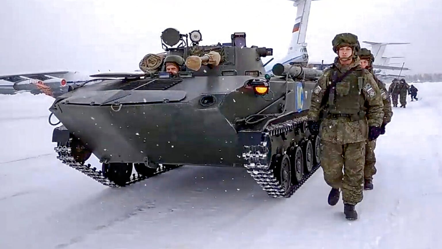 Tropas rusas en el aeropuerto militar de Ivanovo, Rusia (15/01/2022)