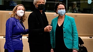 La ministra de Economía de España, Nadia Calviño, la presidenta del BCE, Christine Lagarde, y la ministra de Finanzas de Luxemburgo, Yuriko Backes, en lel Eurogrupo 