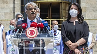 HDP, kapatılmaya karşı HEP-SHP formülünü tartışıyor 