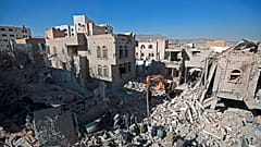 Coligação que combate no Iémen iniciou campanha de bombardeamentos contra os Houthis