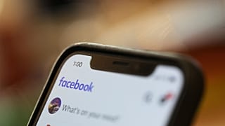 Facebook-alkalmazás mobiltelefonon: válogatott tartalom