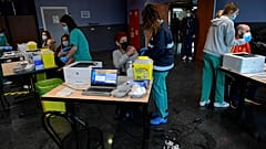Covid-19 : le variant Omicron toujours aussi virulent en Europe 