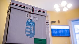 Szavazatokat tartalmazó urna