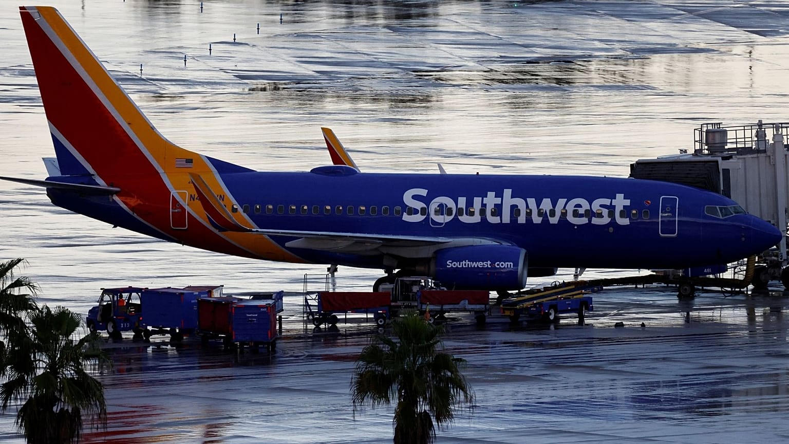 Woman sues Southwest, says airline ejected her for removing mask to drink water