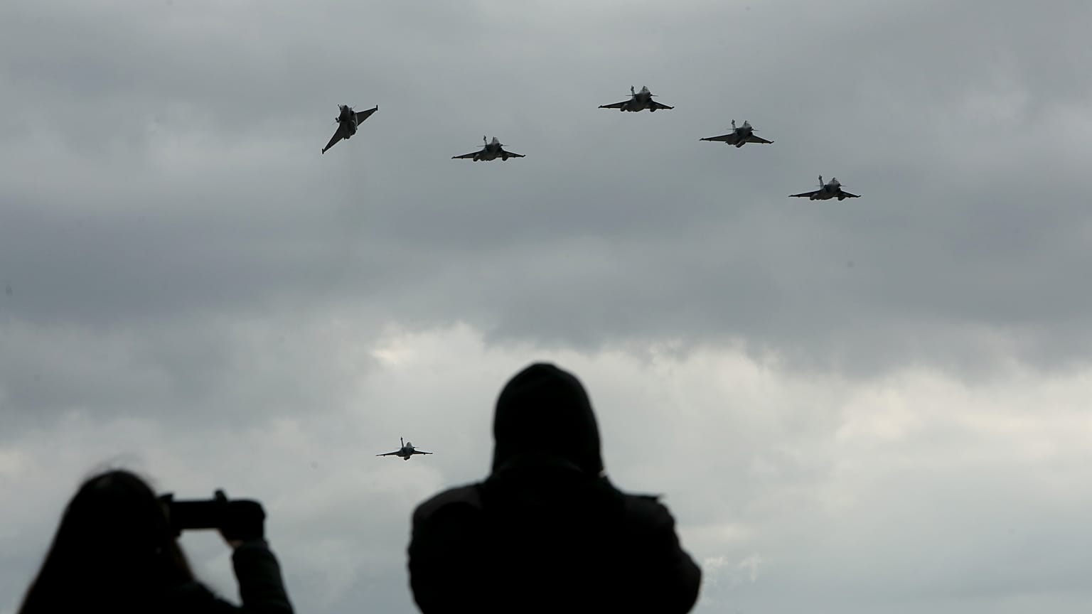 Προσγειώθηκαν στην Τανάγρα τα πρώτα έξι μαχητικά Rafale της Πολεμικής Αεροπορίας