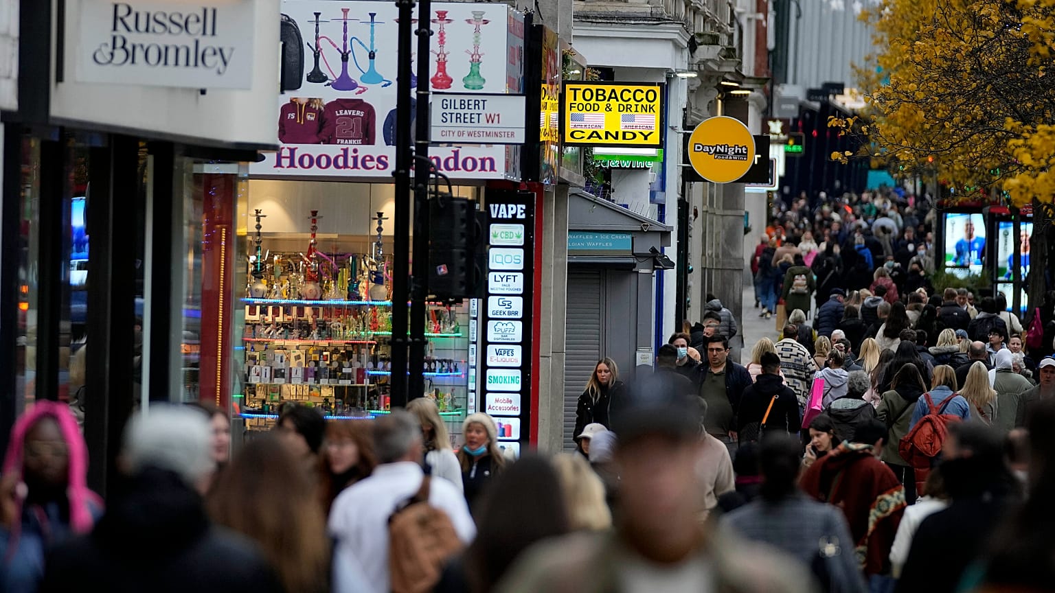İngiltere'nin başkenti Londra'daki Oxford Street
