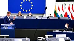Französischer Wahlkampf im Europaparlament: Opposition kritisiert Macron 