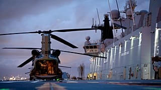 avion militaire australien qui transporte l'aide humanitaire