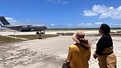 Ajuda humanitária começa a chegar a Tonga