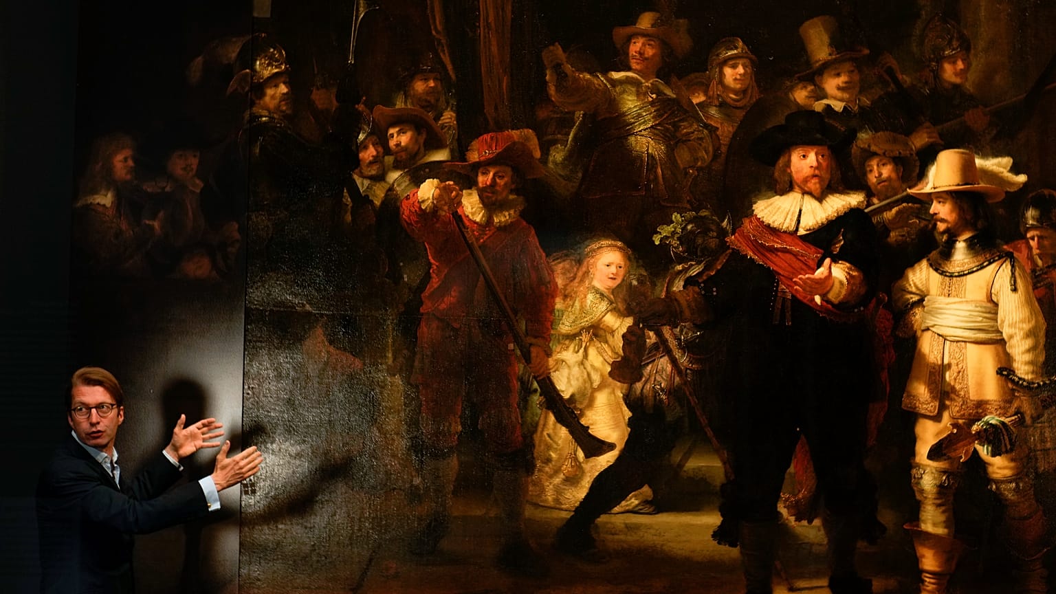 Le directeur du musée, Taco Dibbits, explique le projet de restauration de "La Ronde de Nuit"