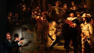 Le directeur du musée, Taco Dibbits, explique le projet de restauration de "La Ronde de Nuit"