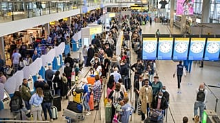 Hamarosan eltörölhetik a nemzetközi beutazási tilalmakat?  