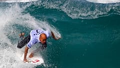 Der US-Amerikaner Kelly Slater gilt als absolute Surf-Legende: Mit 49 Jahren nimmt er weiter an Weltmeisterschaften teil - und hat sie bereits 11 Mal gewonnen.