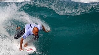 Der US-Amerikaner Kelly Slater gilt als absolute Surf-Legende: Mit 49 Jahren nimmt er weiter an Weltmeisterschaften teil - und hat sie bereits 11 Mal gewonnen.