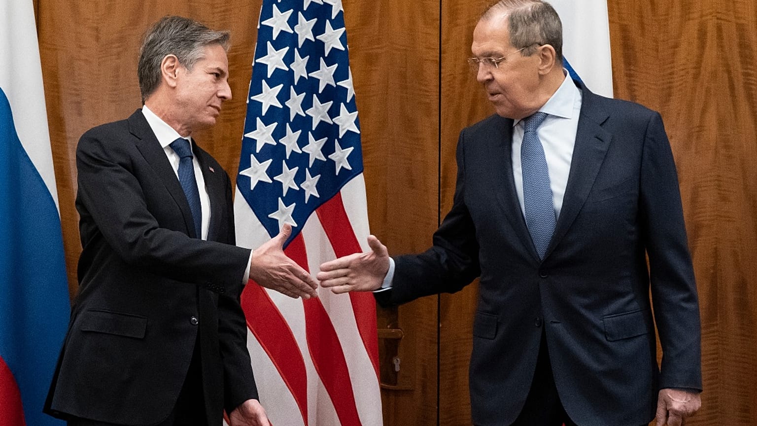 ABD Dışişleri Bakanı Blinken (solda), Rusya Dışişleri Bakanı Lavrov ile Cenevre'de bir araya geldi