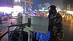 یک جنگجوی طالبان در شهر جلال‌آباد