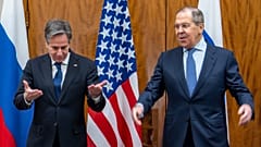 Дипломаты улыбались и жали друг другу руки, но тон заявлений не изменился