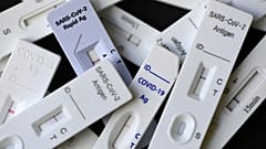 Schnelltests gehören mittlerweile für viele EuropäerInnen zum Alltag dazu.