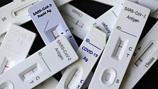 Schnelltests gehören mittlerweile für viele EuropäerInnen zum Alltag dazu.
