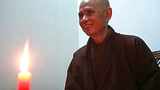 Thich Nhat Hanh gibt 2005 ein Interview in Hanoi