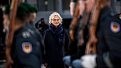 Almanya Savunma Bakanı Christine Lambrecht