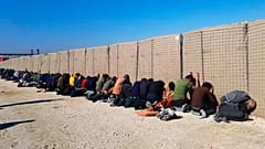 عناصر من داعش اعتقلتهم قوات سوريا الديمقراطية أثناء الهجوم على السجن 