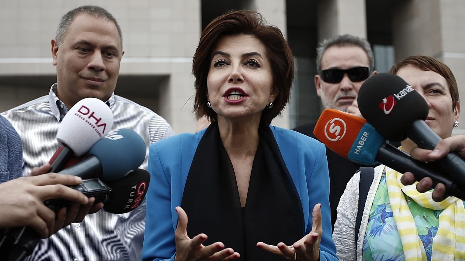 Archív felvétel: Sedef Kabas egy isztambuli bírósági tárgyalása után
