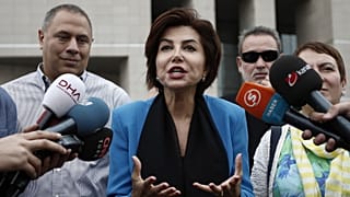 Archív felvétel: Sedef Kabas egy isztambuli bírósági tárgyalása után