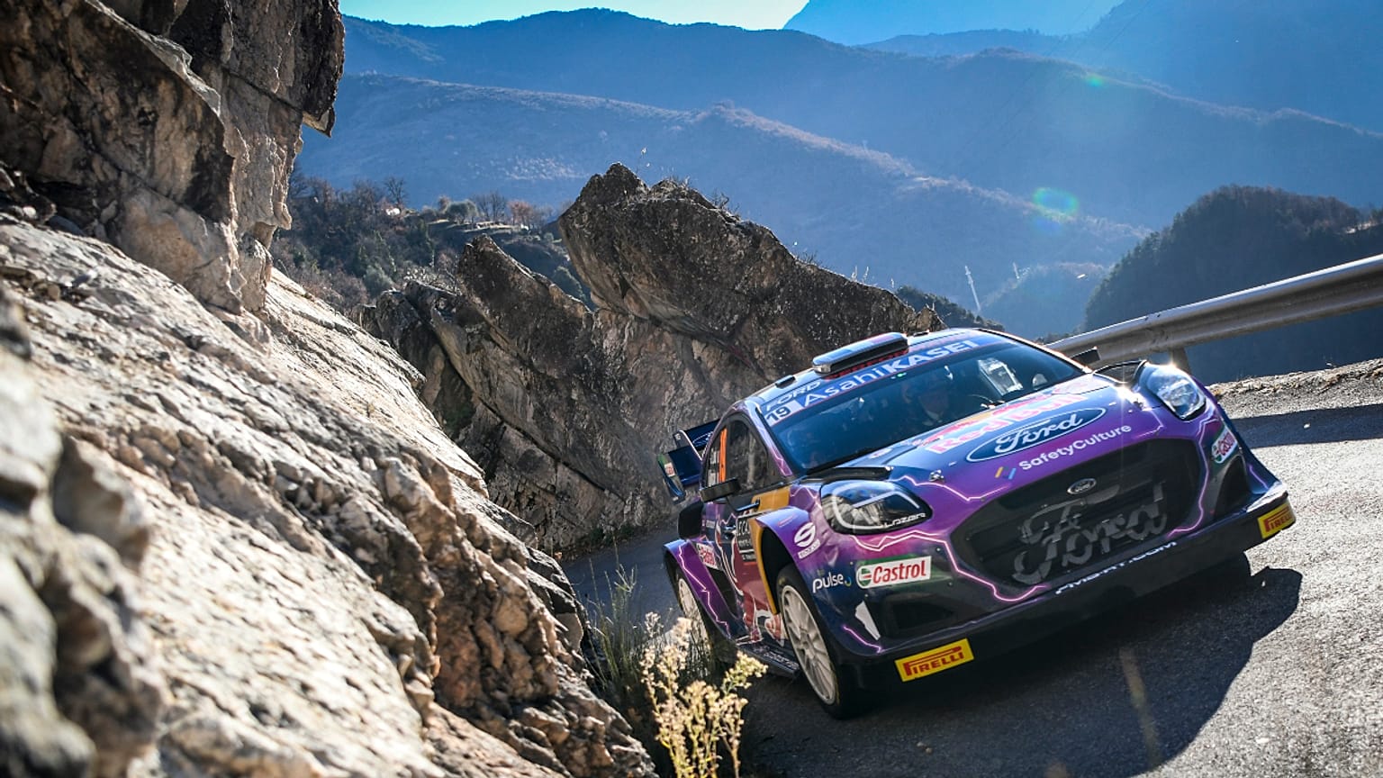 Sebastien Loeb durante o Rali de Monte Carlo com o novo Ford Puma híbrido
