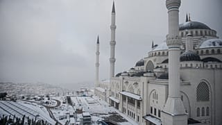 عاصفة ثلجية عنيفة تجتاح تركيا