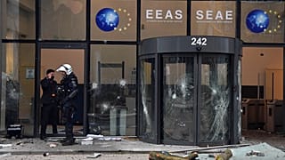 I danni provocati da alcuni manifestanti nel quartiere delle istituzioni europee a Bruxelles