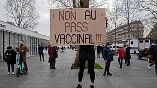 Hétfőtől az oltatlanok szinte sehova nem mehetnek Franciaországban