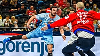 A holland-francia meccs január 20-án - háttérben a közönség soraiban többen maszk nélkül, vagy lehúzott maszkkal ülnek